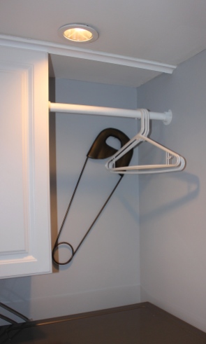 Laundry Rom - Hanging Rod